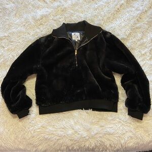 Private Academy women’s Faux fur crop top Black Sweater, size S